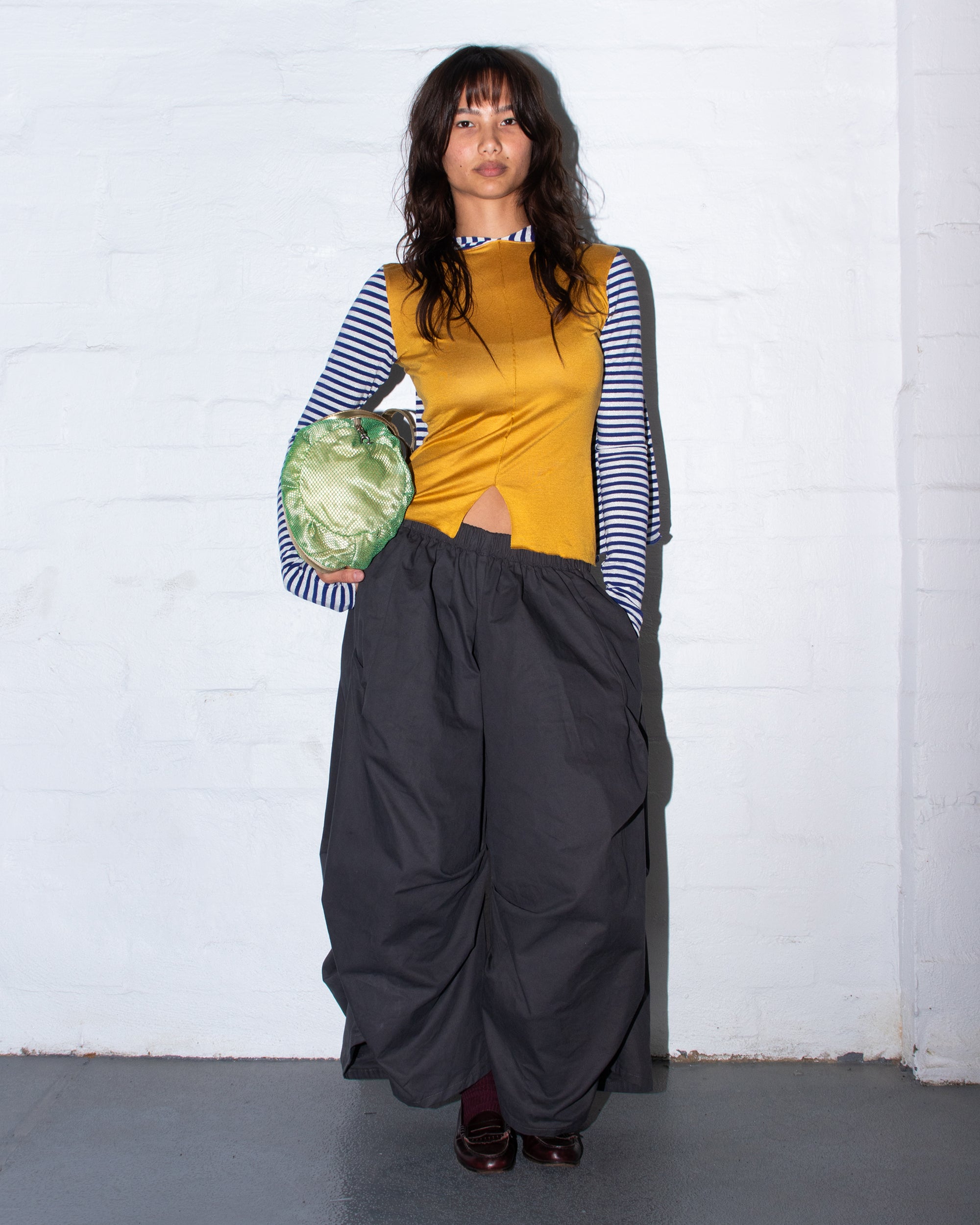 Toshi Shorts in Charcoal