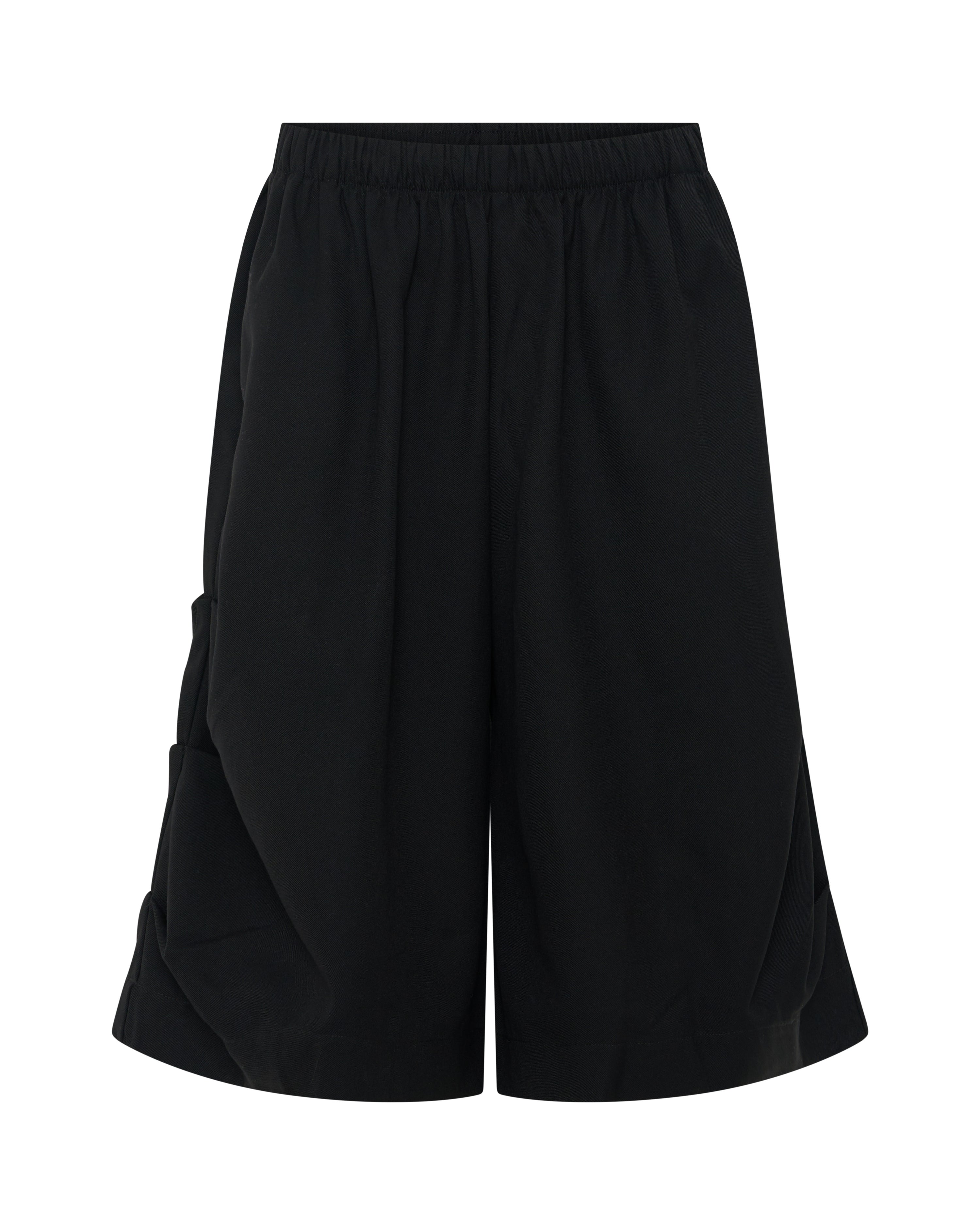 Kenji Shorts in Black